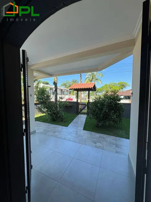 Foto 4 de Sobrado com 4 quartos à venda, 191m2 em Itapoa - SC