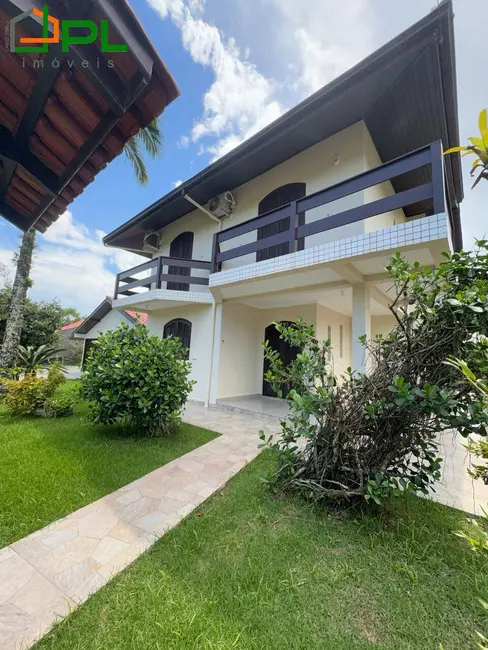 Foto 2 de Sobrado com 4 quartos à venda, 191m2 em Itapoa - SC