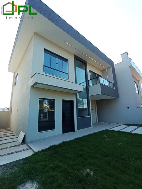 Foto 2 de Sobrado com 3 quartos à venda, 132m2 em Itapoa - SC