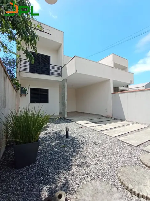 Foto 1 de Sobrado com 3 quartos à venda, 180m2 em Itapoa - SC