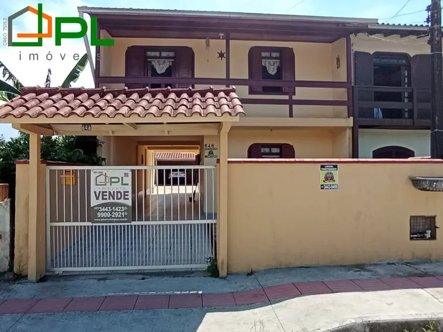 Foto 1 de Sobrado com 4 quartos à venda em Itapema do Norte, Itapoa - SC