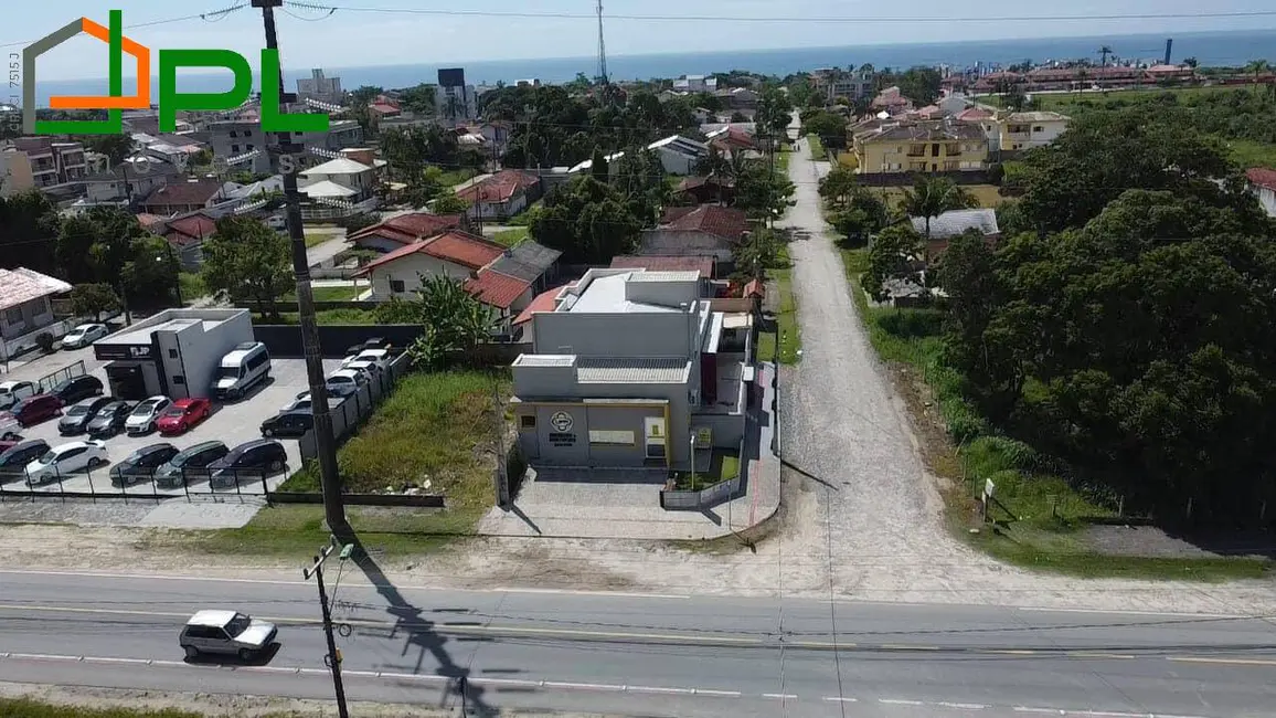 Foto 2 de Sobrado com 3 quartos à venda, 240m2 em Itapema do Norte, Itapoa - SC