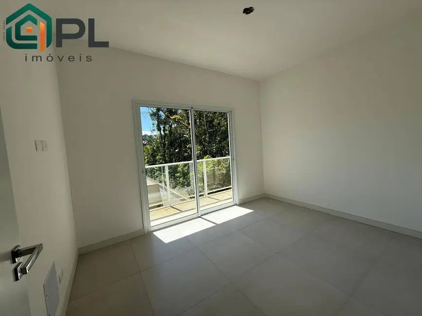 Sobrado com 3 quartos à venda, 168m2 em Itapoa - SC - imagem 5 Foto 5 de Sobrado com 3 quartos à venda, 168m2 em Itapoa - SC