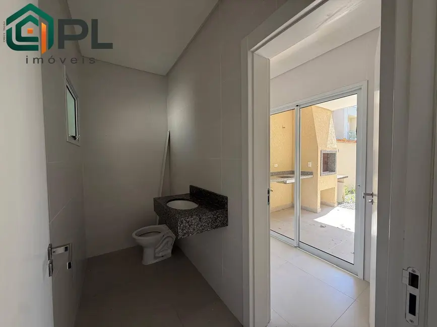 Sobrado com 3 quartos à venda, 168m2 em Itapoa - SC - imagem 9 Foto 9 de Sobrado com 3 quartos à venda, 168m2 em Itapoa - SC