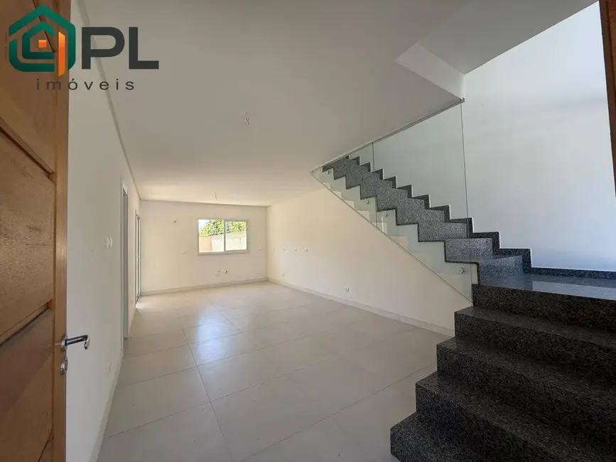 Sobrado com 3 quartos à venda, 168m2 em Itapoa - SC - imagem 2 Foto 2 de Sobrado com 3 quartos à venda, 168m2 em Itapoa - SC