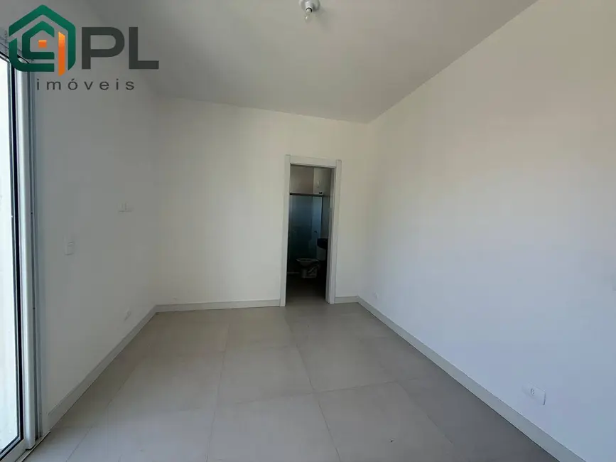 Sobrado com 3 quartos à venda, 152m2 em Itapoa - SC - imagem 5 Foto 5 de Sobrado com 3 quartos à venda, 152m2 em Itapoa - SC