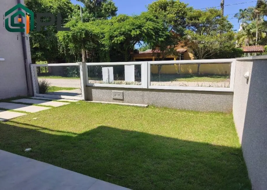 Sobrado com 5 quartos à venda, 185m2 em Itapoa - SC - imagem 2 Foto 2 de Sobrado com 5 quartos à venda, 185m2 em Itapoa - SC
