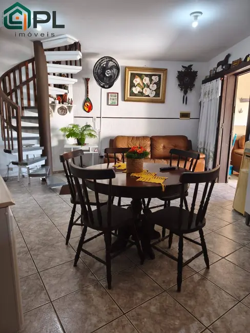 Sobrado com 3 quartos à venda em Itapoa - SC - imagem 8 Foto 8 de Sobrado com 3 quartos à venda em Itapoa - SC