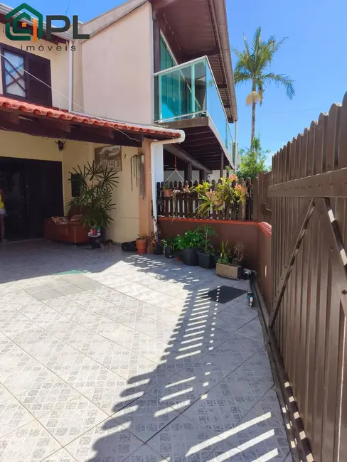 Sobrado com 3 quartos à venda em Itapoa - SC - imagem 3 Foto 3 de Sobrado com 3 quartos à venda em Itapoa - SC