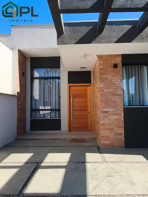 Foto 1 de Casa com 3 quartos à venda, 195m2 em Itapoa - SC