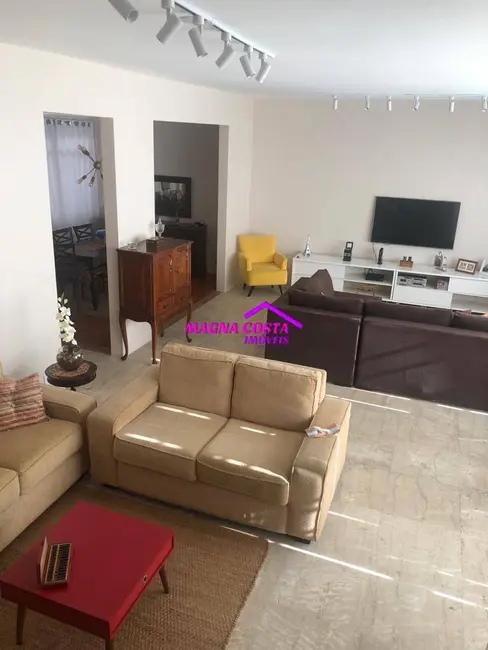 Casa com 6 quartos à venda, 400m2 em Vila Valqueire, Rio De Janeiro - RJ - imagem 3 Foto 3 de Casa com 6 quartos à venda, 400m2 em Vila Valqueire, Rio De Janeiro - RJ