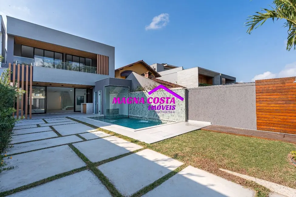 Casa com 4 quartos à venda, 350m2 em Barra da Tijuca, Rio De Janeiro - RJ - imagem 1 Foto 1 de Casa com 4 quartos à venda, 350m2 em Barra da Tijuca, Rio De Janeiro - RJ