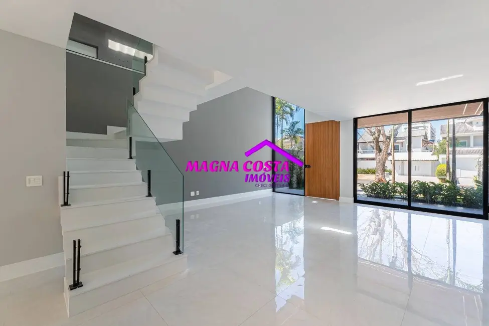Casa com 4 quartos à venda, 360m2 em Barra da Tijuca, Rio De Janeiro - RJ - imagem 3 Foto 3 de Casa com 4 quartos à venda, 360m2 em Barra da Tijuca, Rio De Janeiro - RJ