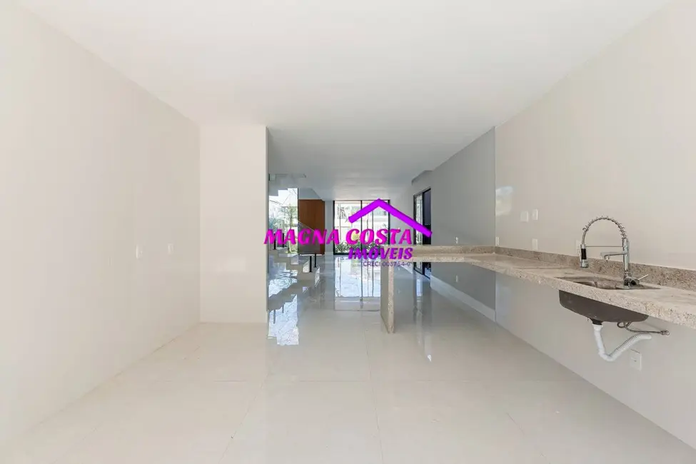 Casa com 4 quartos à venda, 360m2 em Barra da Tijuca, Rio De Janeiro - RJ - imagem 2 Foto 2 de Casa com 4 quartos à venda, 360m2 em Barra da Tijuca, Rio De Janeiro - RJ
