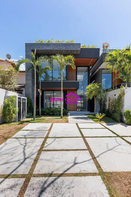 Casa com 4 quartos à venda, 360m2 em Barra da Tijuca, Rio De Janeiro - RJ - imagem 1 Foto 1 de Casa com 4 quartos à venda, 360m2 em Barra da Tijuca, Rio De Janeiro - RJ