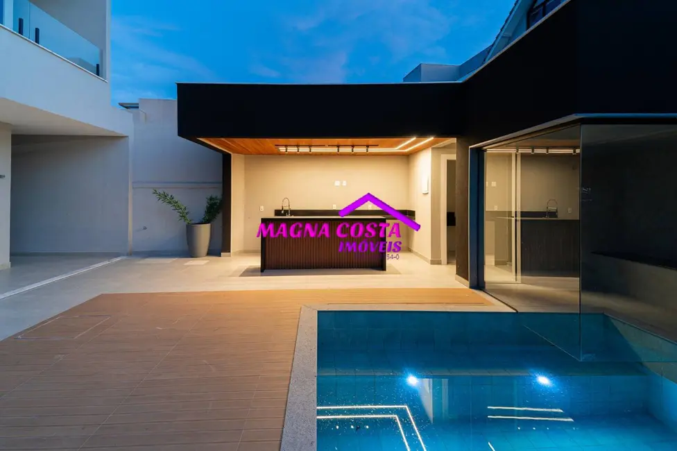 Casa com 4 quartos à venda, 350m2 em Barra da Tijuca, Rio De Janeiro - RJ - imagem 3 Foto 3 de Casa com 4 quartos à venda, 350m2 em Barra da Tijuca, Rio De Janeiro - RJ