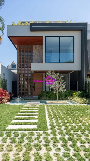 Casa com 4 quartos à venda, 350m2 em Barra da Tijuca, Rio De Janeiro - RJ - imagem 1 Foto 1 de Casa com 4 quartos à venda, 350m2 em Barra da Tijuca, Rio De Janeiro - RJ