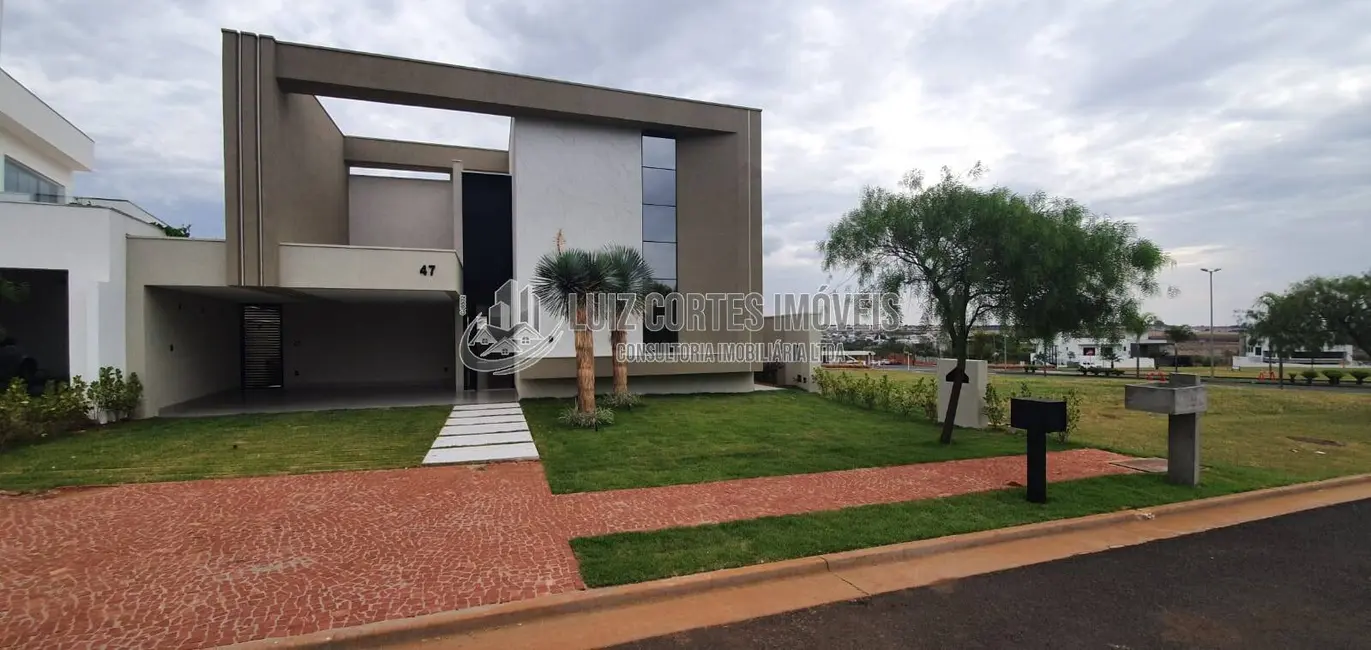 Foto 2 de Casa com 4 quartos à venda, 228m2 em Granja Marileusa, Uberlandia - MG