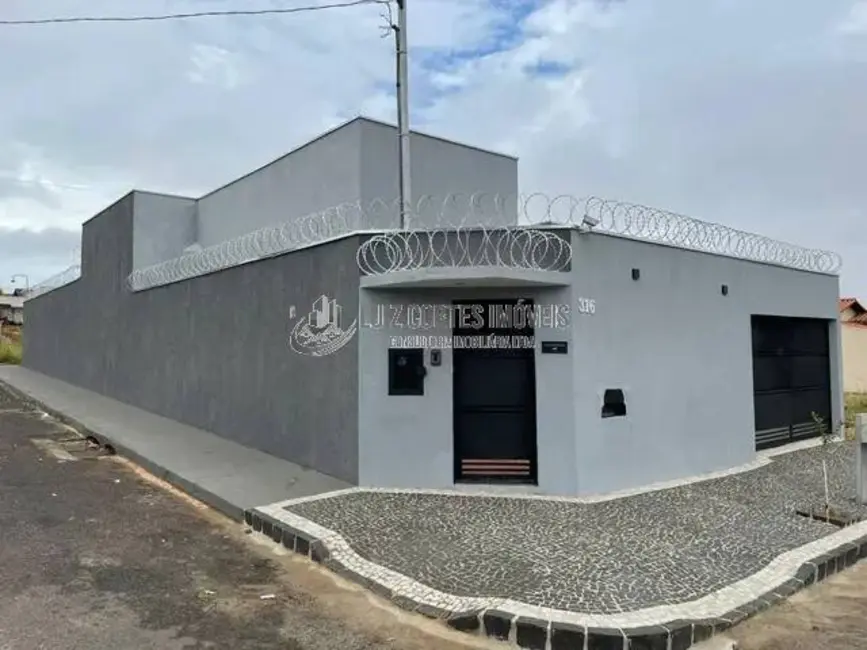 Foto 1 de Casa com 3 quartos à venda, 132m2 em Nossa Senhora das Graças, Uberlandia - MG