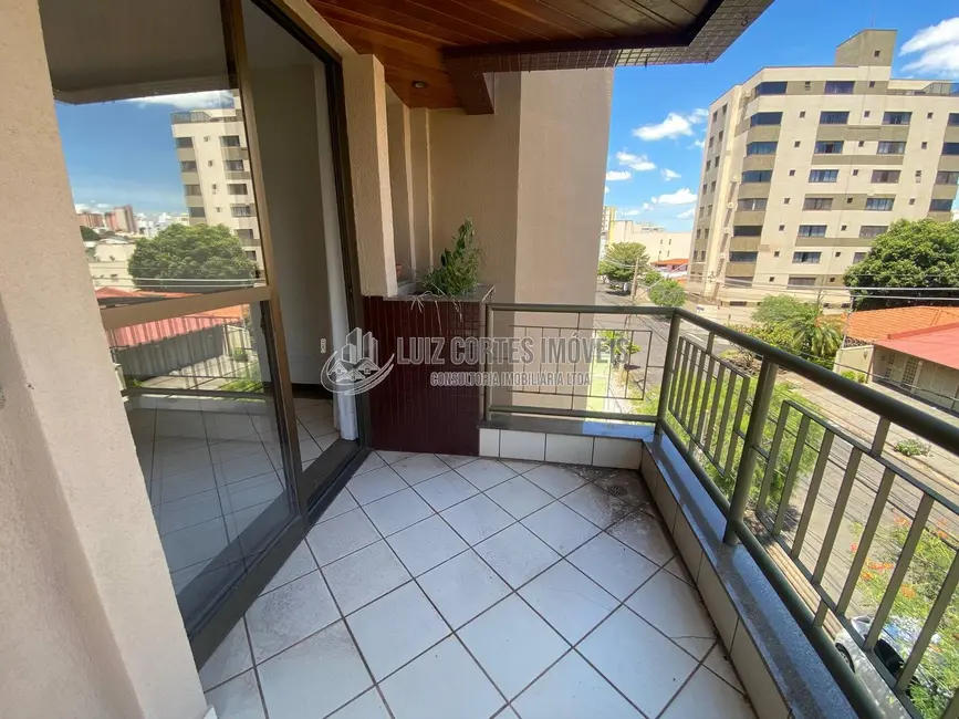 Apartamento com 3 quartos à venda, 130m2 em Saraiva, Uberlandia - MG - imagem 5 Foto 5 de Apartamento com 3 quartos à venda, 130m2 em Saraiva, Uberlandia - MG