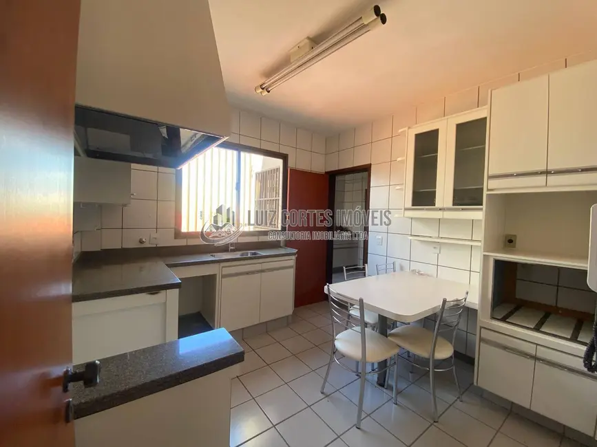 Apartamento com 3 quartos à venda, 130m2 em Saraiva, Uberlandia - MG - imagem 6 Foto 6 de Apartamento com 3 quartos à venda, 130m2 em Saraiva, Uberlandia - MG