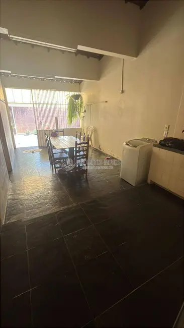 Casa com 4 quartos à venda, 360m2 em Saraiva, Uberlandia - MG - imagem 9 Foto 9 de Casa com 4 quartos à venda, 360m2 em Saraiva, Uberlandia - MG