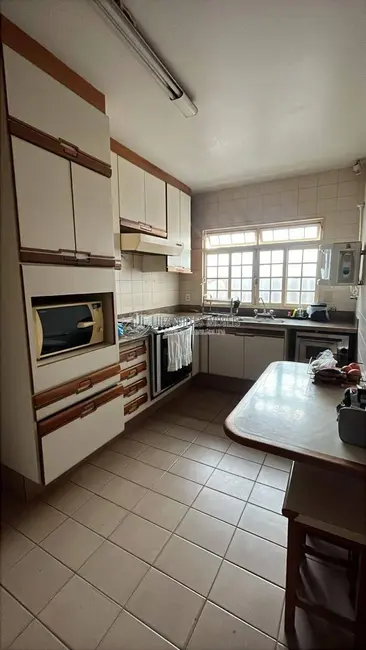 Casa com 4 quartos à venda, 360m2 em Saraiva, Uberlandia - MG - imagem 8 Foto 8 de Casa com 4 quartos à venda, 360m2 em Saraiva, Uberlandia - MG