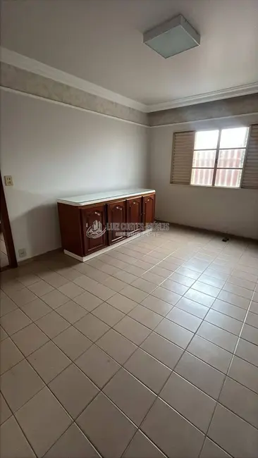 Casa com 4 quartos à venda, 360m2 em Saraiva, Uberlandia - MG - imagem 6 Foto 6 de Casa com 4 quartos à venda, 360m2 em Saraiva, Uberlandia - MG