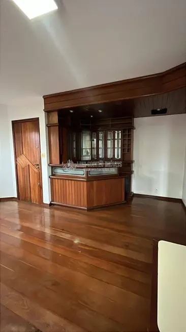 Casa com 4 quartos à venda, 360m2 em Saraiva, Uberlandia - MG - imagem 2 Foto 2 de Casa com 4 quartos à venda, 360m2 em Saraiva, Uberlandia - MG