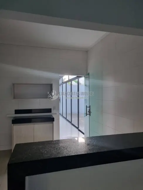 Foto 3 de Casa com 3 quartos à venda, 250m2 em Jardim Holanda, Uberlandia - MG