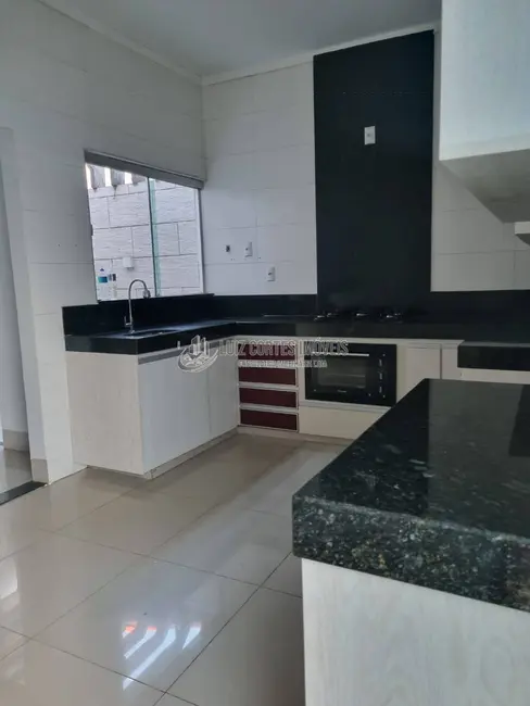 Foto 2 de Casa com 3 quartos à venda, 250m2 em Jardim Holanda, Uberlandia - MG