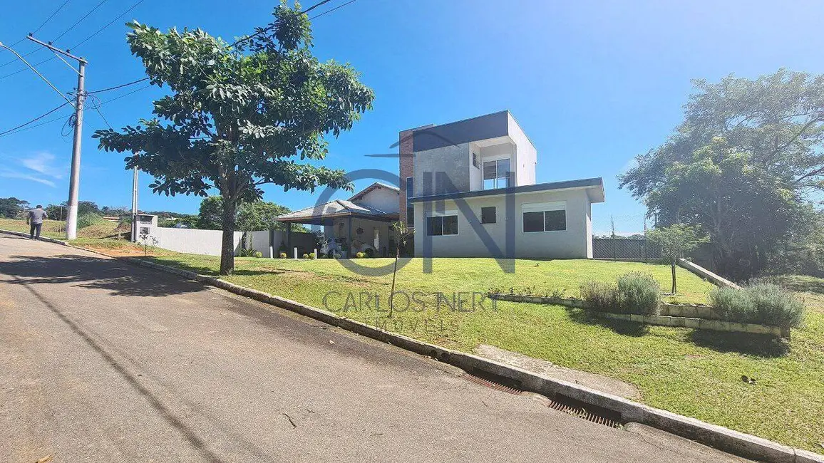 Foto 1 de Casa com 3 quartos à venda, 835m2 em Chácara São Félix, Taubate - SP