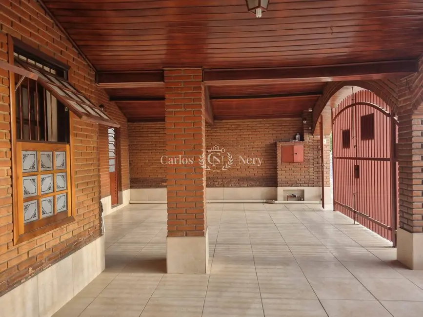 Foto 2 de Casa com 3 quartos à venda e para alugar em Tremembe - SP