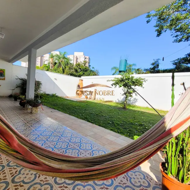 Foto 8 de Casa com 2 quartos à venda, 300m2 em Tremembe - SP