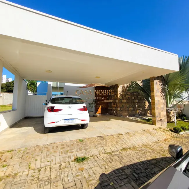 Foto 4 de Casa com 2 quartos à venda, 300m2 em Tremembe - SP