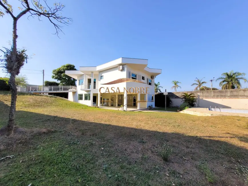Foto 1 de Casa com 4 quartos à venda e para alugar, 1472m2 em Nossa Senhora do Perpétuo Socorro, Pindamonhangaba - SP