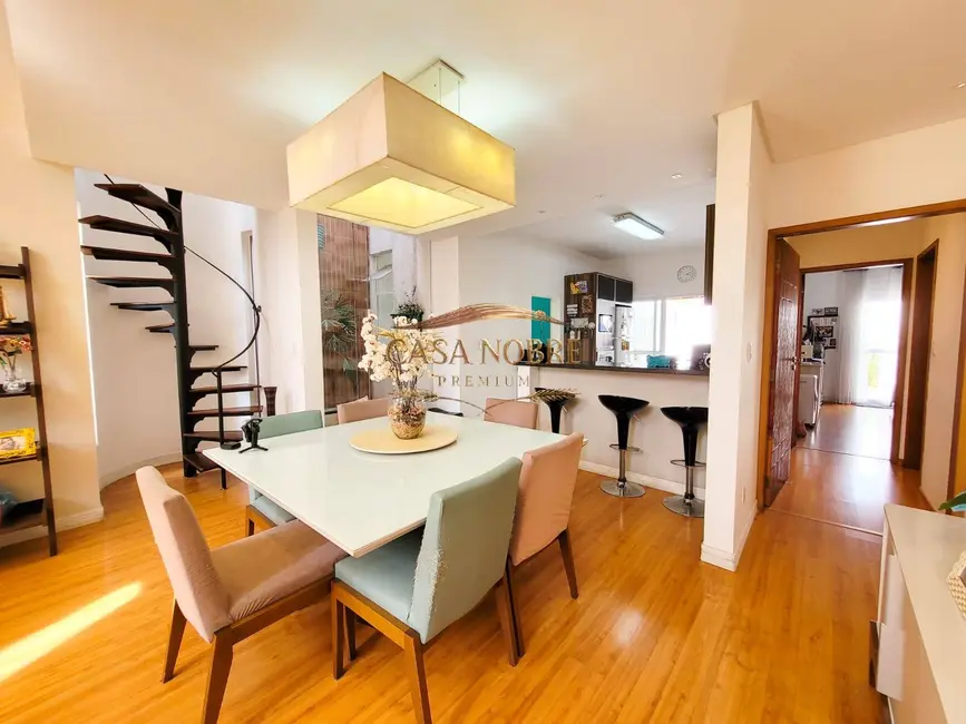 Foto 2 de Casa com 3 quartos à venda, 300m2 em Tremembe - SP