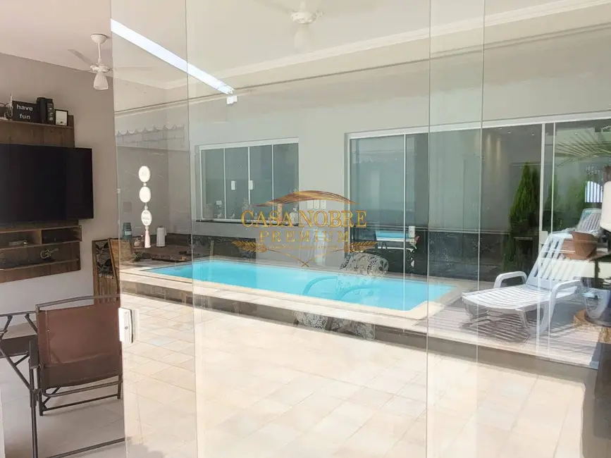 Foto 3 de Casa com 3 quartos à venda, 272m2 em Tremembe - SP