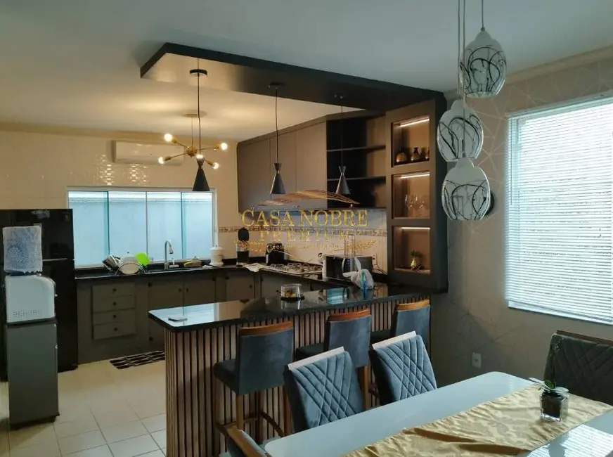 Foto 2 de Casa com 3 quartos para alugar, 500m2 em Piracangaguá, Taubate - SP