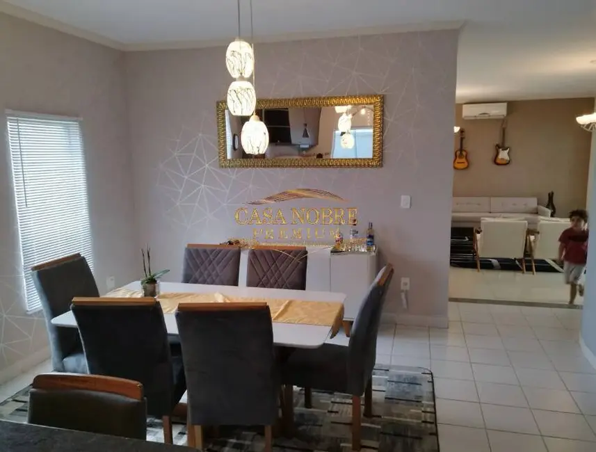 Foto 6 de Casa com 3 quartos para alugar, 500m2 em Piracangaguá, Taubate - SP