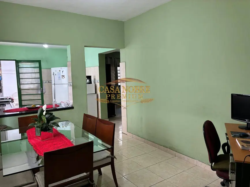 Foto 8 de Casa com 4 quartos à venda, 250m2 em Jardim Califórnia, Taubate - SP
