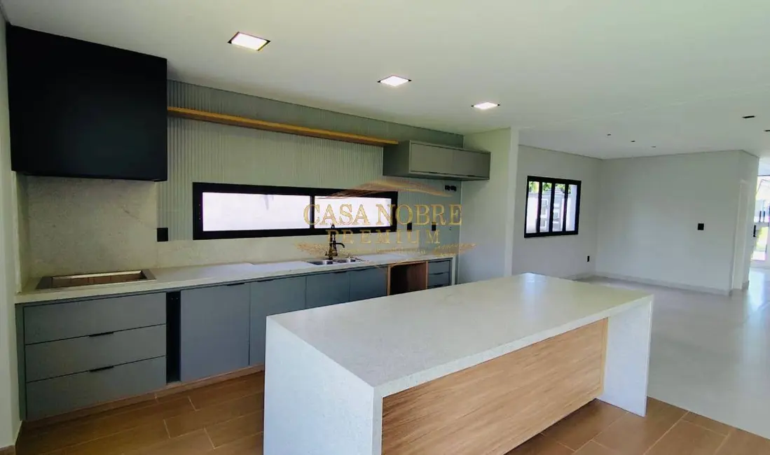 Foto 3 de Casa de Condomínio com 3 quartos à venda, 300m2 em Areão, Taubate - SP