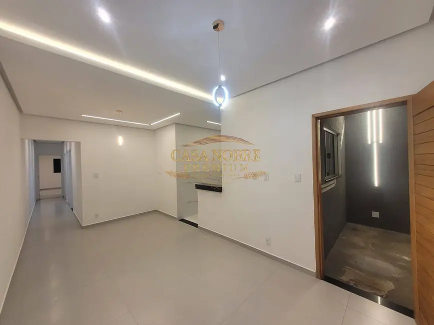 Foto 3 de Casa com 3 quartos à venda, 150m2 em Jardim Oásis, Taubate - SP