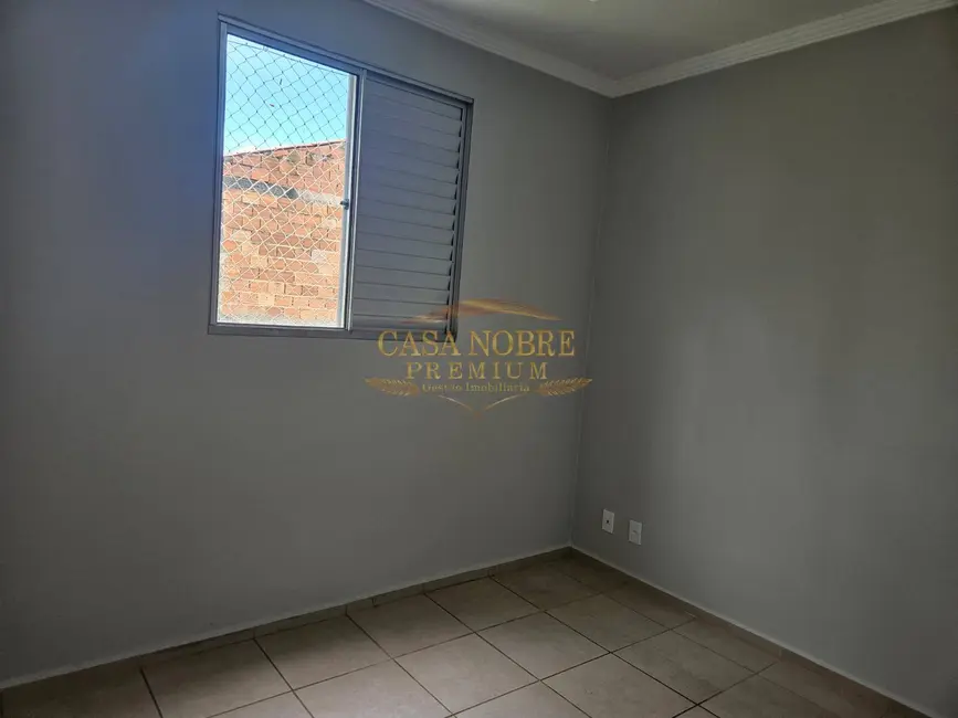 Foto 3 de Apartamento com 2 quartos à venda e para alugar, 44m2 em Estiva, Taubate - SP