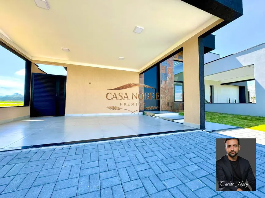 Foto 2 de Casa com 3 quartos à venda, 250m2 em Tremembe - SP