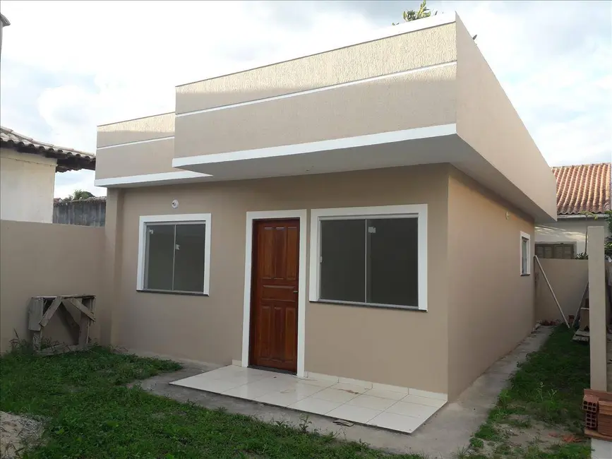Foto 1 de Casa com 2 quartos à venda, 150m2 em Araruama - RJ