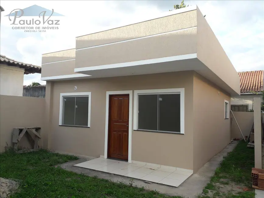 Foto 2 de Casa com 2 quartos à venda, 150m2 em Araruama - RJ