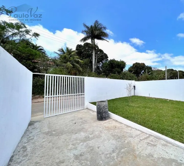 Foto 2 de Casa com 2 quartos para alugar, 250m2 em Araruama - RJ
