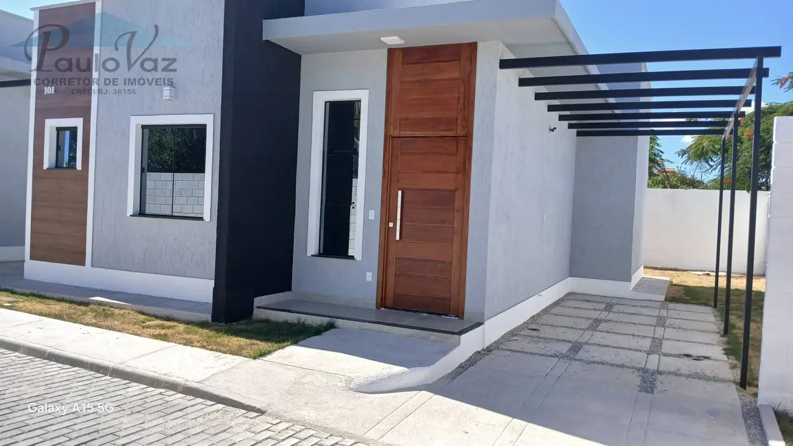 Foto 1 de Casa com 2 quartos à venda, 70m2 em Araruama - RJ