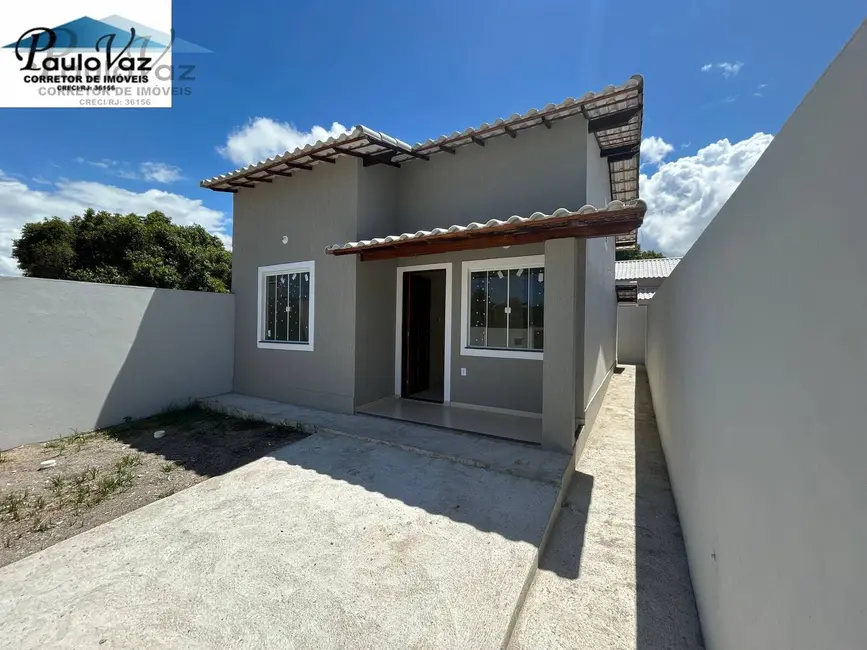 Foto 2 de Casa com 2 quartos à venda, 180m2 em Araruama - RJ